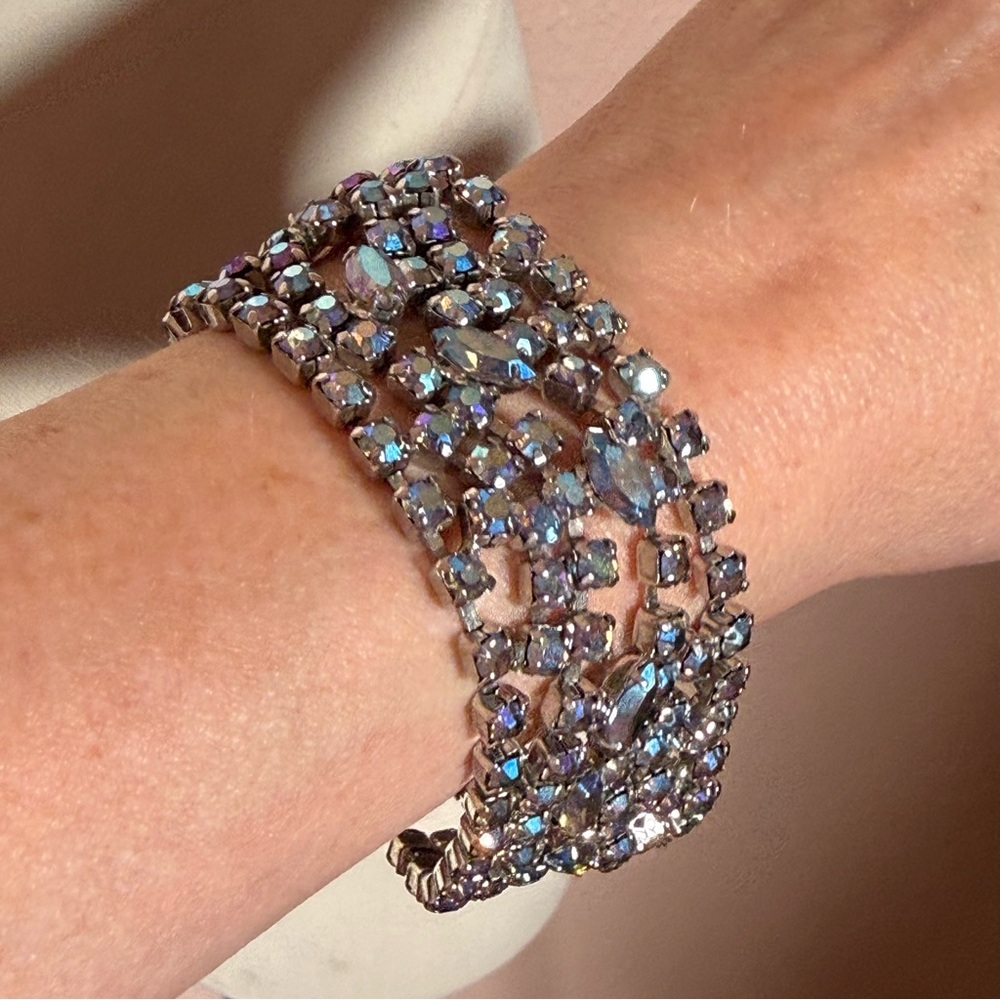 Vintage 1950's Pale blue Grey aurora Borealis Marquee wide Crystal Bracelet 7.5